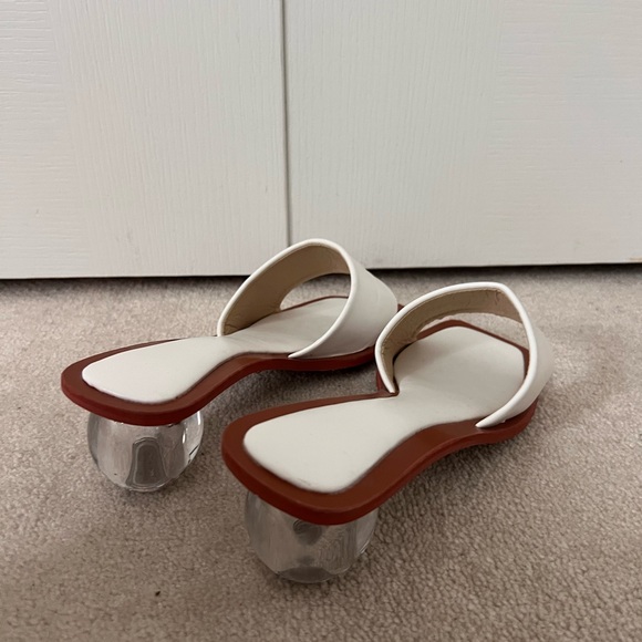 White and tan mule sandal Looks Like Summer - Picture 2 of 2